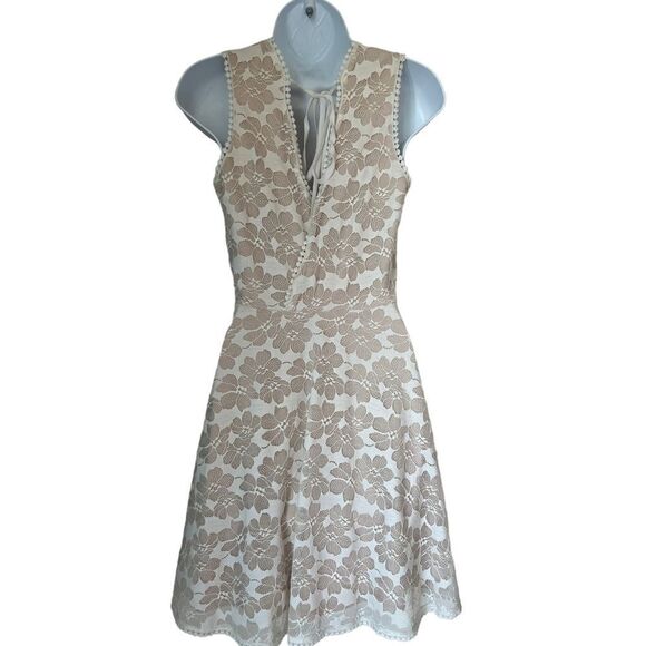 Mystic Juniors Fit and Flare Lace V Neck Sleeveless Romantic  Lace Mini Dress M - Picture 5 of 8